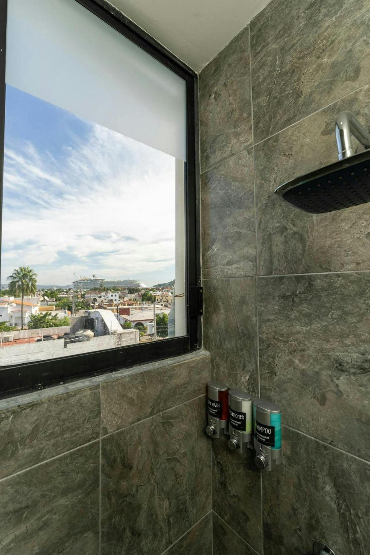 New & Modern, 5 Star Area, Walk 2 Beach, Pool, Views, King Bed 马萨特兰 外观 照片